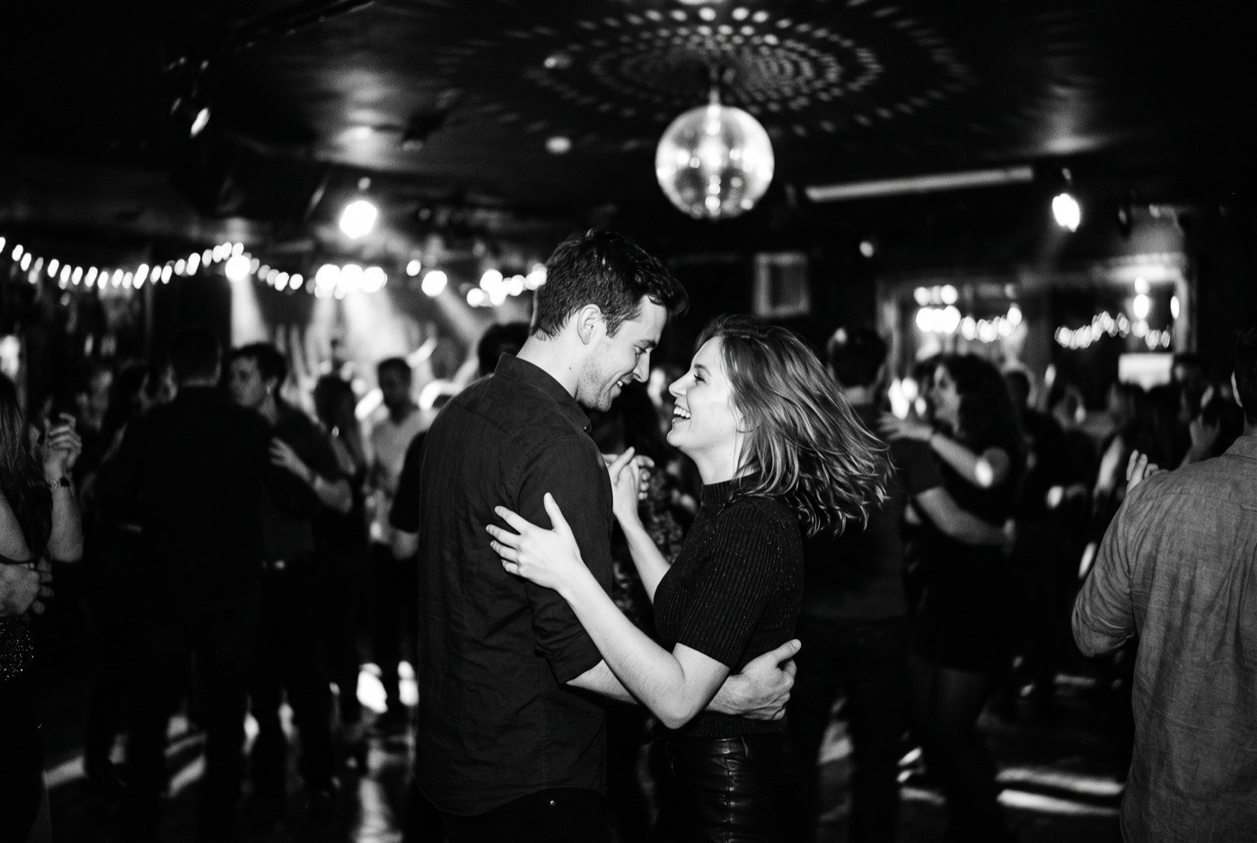 Pareja bailando en Club Amanda
